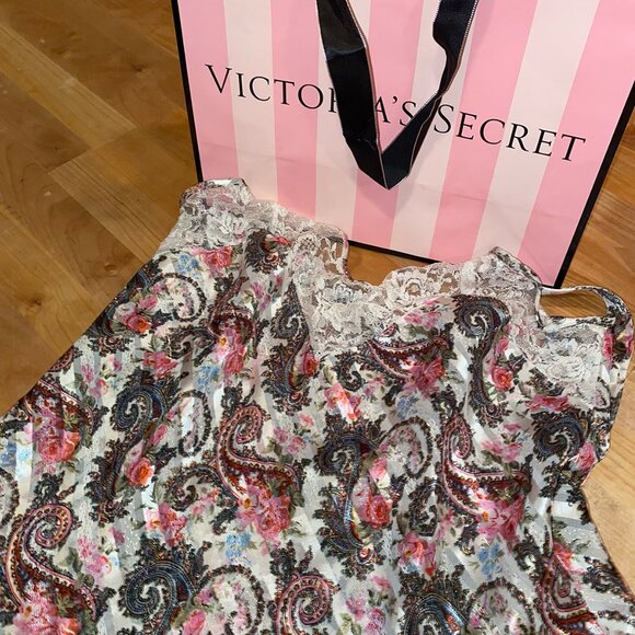Vintage 90’s Victoria’s Secret pink camisole top